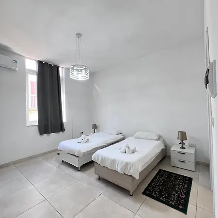 Апартаменты Sunshine Court No 3 Слима